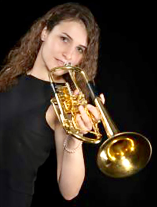 Carolin Weiser, Diplom-Musiklehrerin, Trompete, Blockflöten, Leiterin des Elchinger Veeh-Harfen-Ensemble